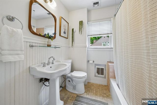 20 Euclid Place, Montclair, NJ 07042