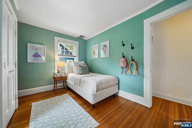 20 Euclid Place, Montclair, NJ 07042