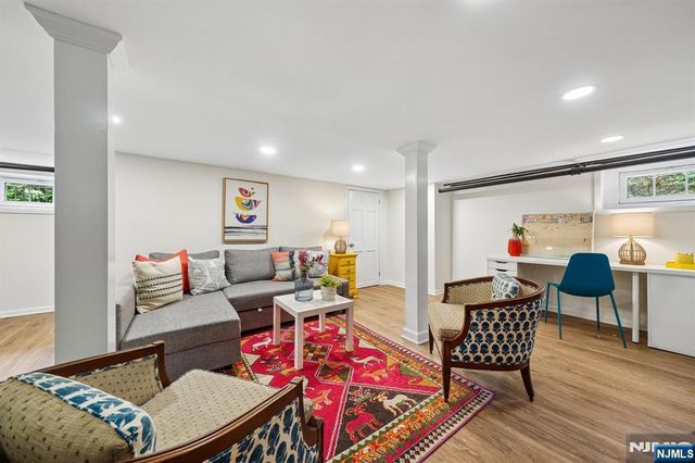 20 Euclid Place, Montclair, NJ 07042