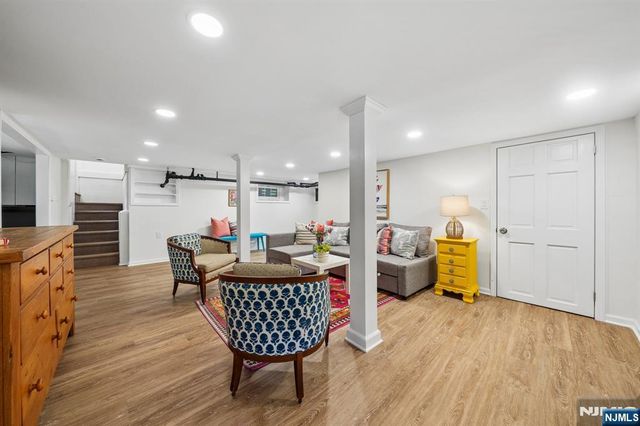 20 Euclid Place, Montclair, NJ 07042