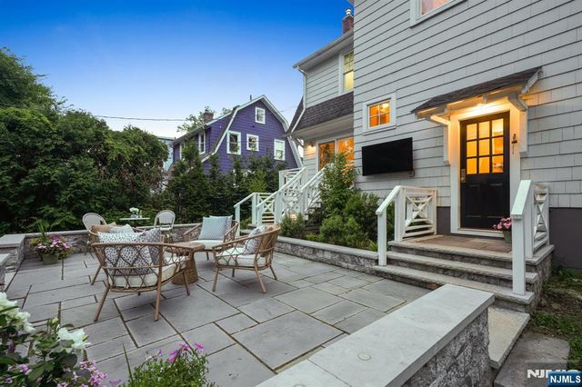 20 Euclid Place, Montclair, NJ 07042