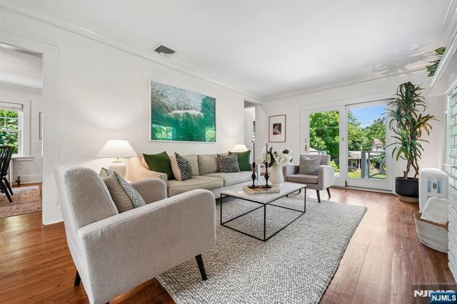 20 Euclid Place, Montclair, NJ 07042
