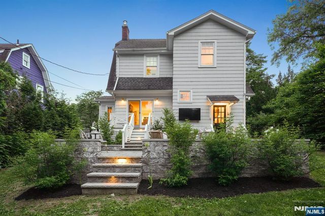 20 Euclid Place, Montclair, NJ 07042
