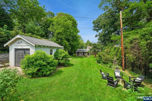 20 Euclid Place, Montclair, NJ 07042