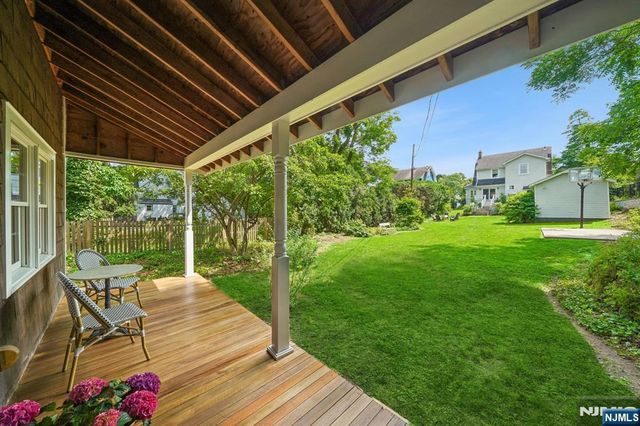20 Euclid Place, Montclair, NJ 07042