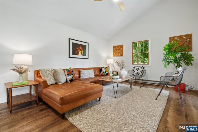 20 Euclid Place, Montclair, NJ 07042