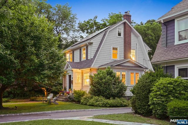 20 Euclid Place, Montclair, NJ 07042