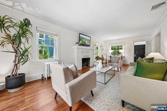 20 Euclid Place, Montclair, NJ 07042