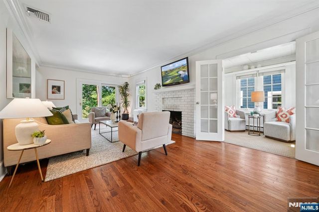 20 Euclid Place, Montclair, NJ 07042