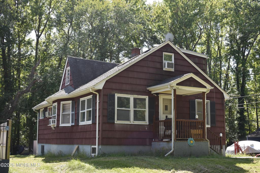 10 Youmans Avenue, Eatontown, NJ 07724