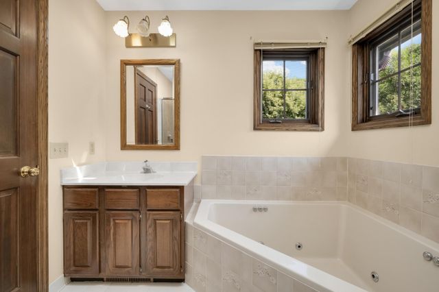 16760 N Manor Road, Eden Prairie, MN 55346