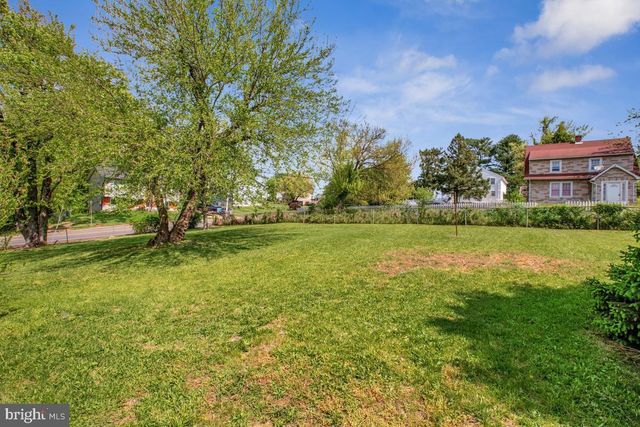 1905 FEATHERBED LN, Baltimore, MD 21207