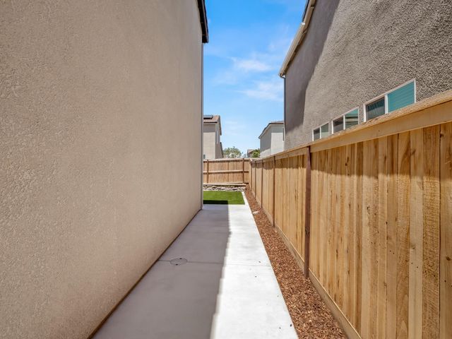 4086 Sagebrush Rd, Madera, CA 93636