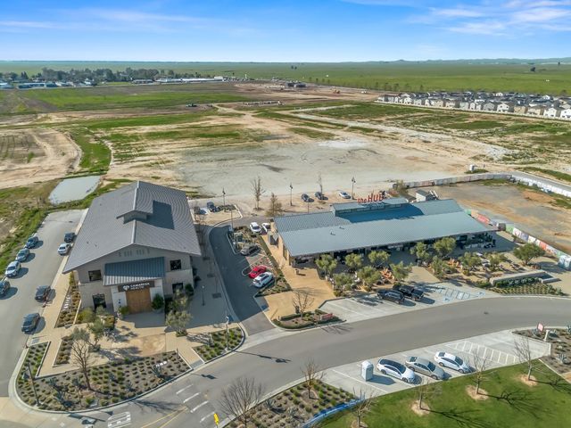 4086 Sagebrush Rd, Madera, CA 93636