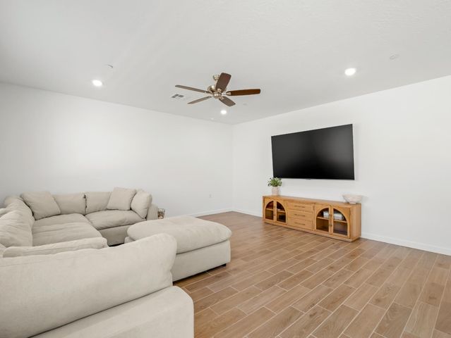 4086 Sagebrush Rd, Madera, CA 93636