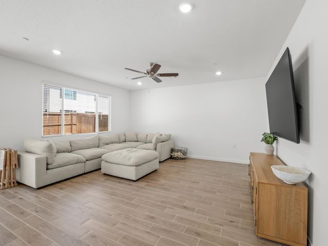 4086 Sagebrush Rd, Madera, CA 93636