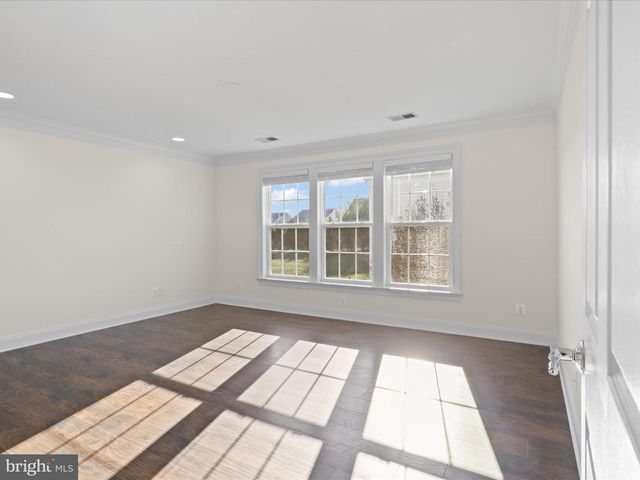 43527 LOUDOUN BARN WAY, Chantilly, VA 20152