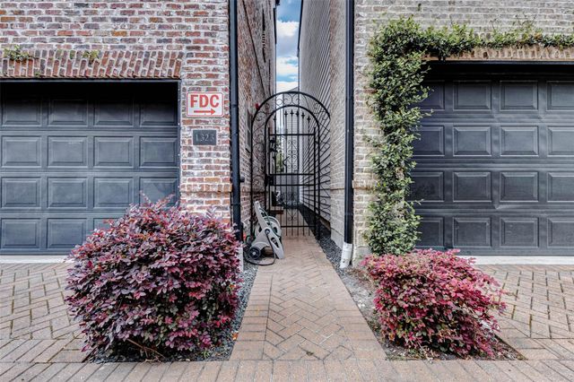 1323 Hunters Meadow Ln, Houston, TX 77055