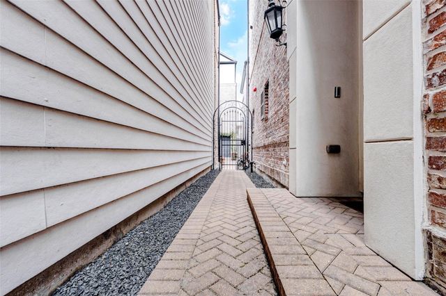 1323 Hunters Meadow Ln, Houston, TX 77055