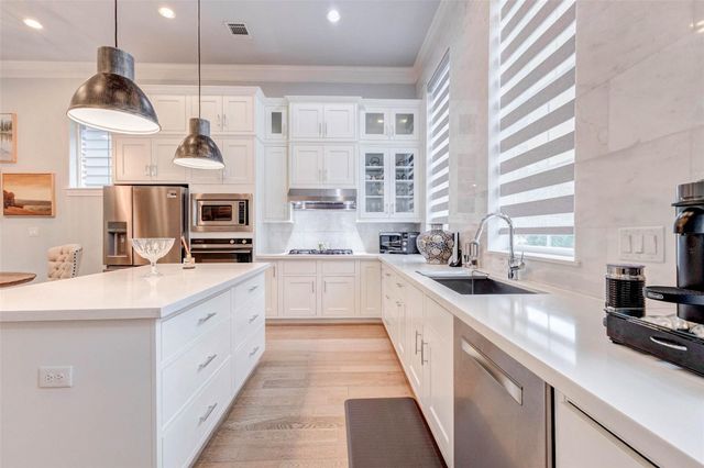 1323 Hunters Meadow Ln, Houston, TX 77055