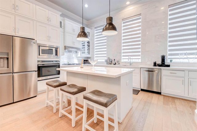 1323 Hunters Meadow Ln, Houston, TX 77055