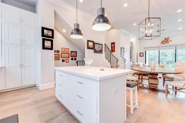 1323 Hunters Meadow Ln, Houston, TX 77055