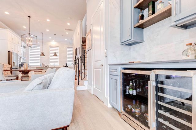 1323 Hunters Meadow Ln, Houston, TX 77055