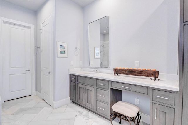 1323 Hunters Meadow Ln, Houston, TX 77055