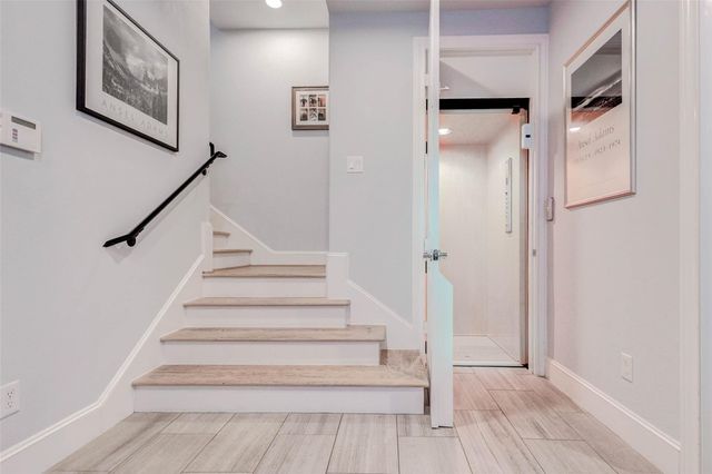 1323 Hunters Meadow Ln, Houston, TX 77055