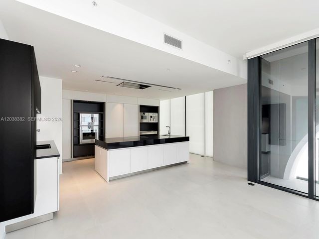 1000 Biscayne Blvd 2002, Miami, FL 33132