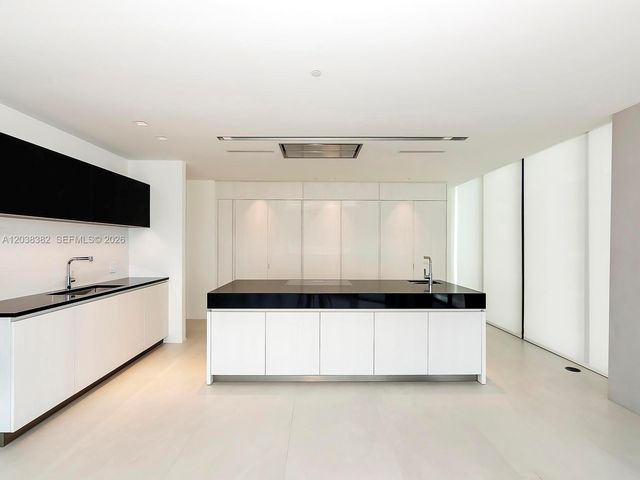 1000 Biscayne Blvd 2002, Miami, FL 33132