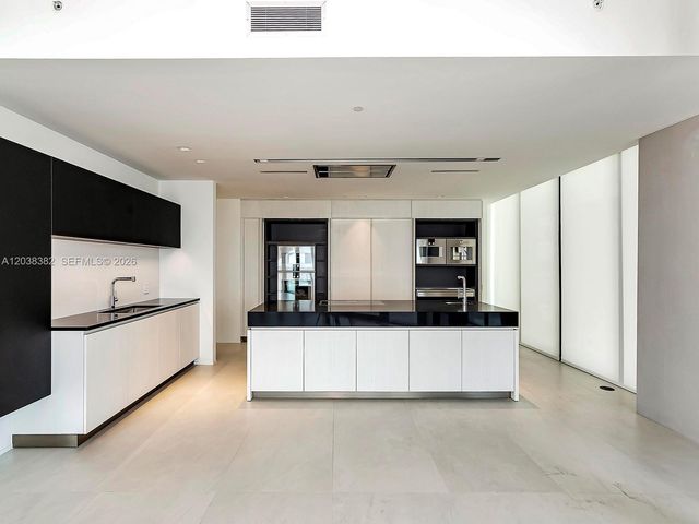 1000 Biscayne Blvd 2002, Miami, FL 33132