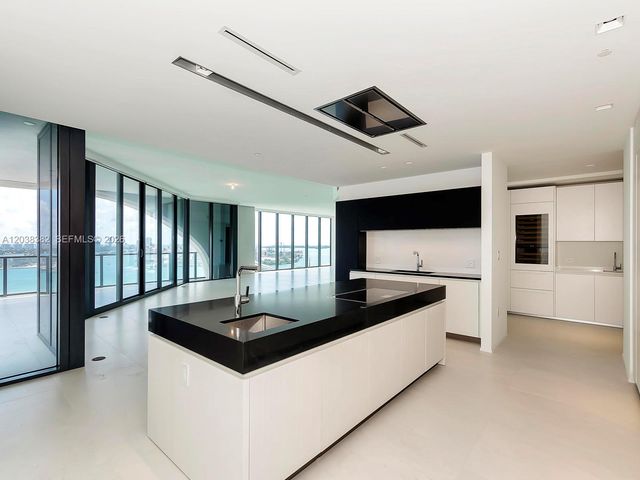 1000 Biscayne Blvd 2002, Miami, FL 33132