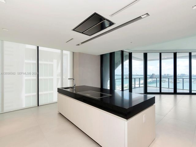 1000 Biscayne Blvd 2002, Miami, FL 33132