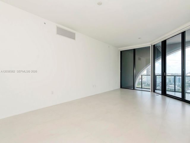 1000 Biscayne Blvd 2002, Miami, FL 33132