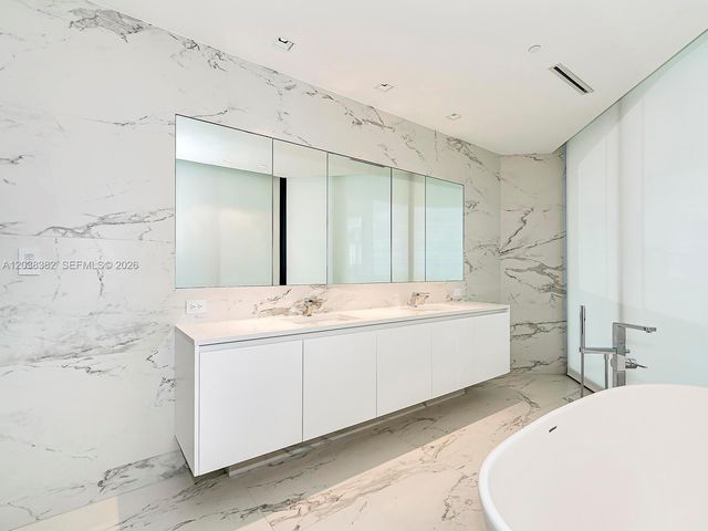 1000 Biscayne Blvd 2002, Miami, FL 33132