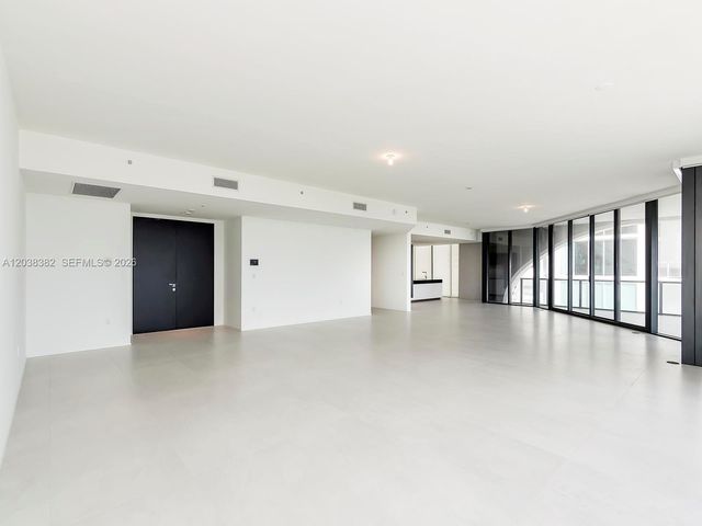 1000 Biscayne Blvd 2002, Miami, FL 33132