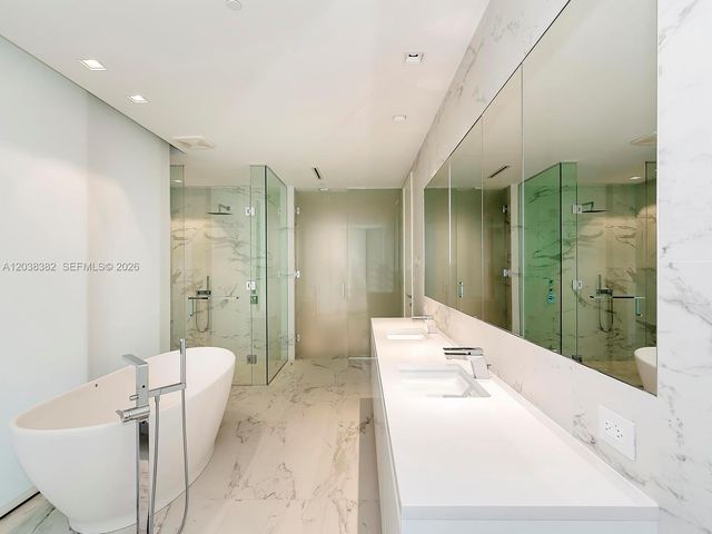 1000 Biscayne Blvd 2002, Miami, FL 33132