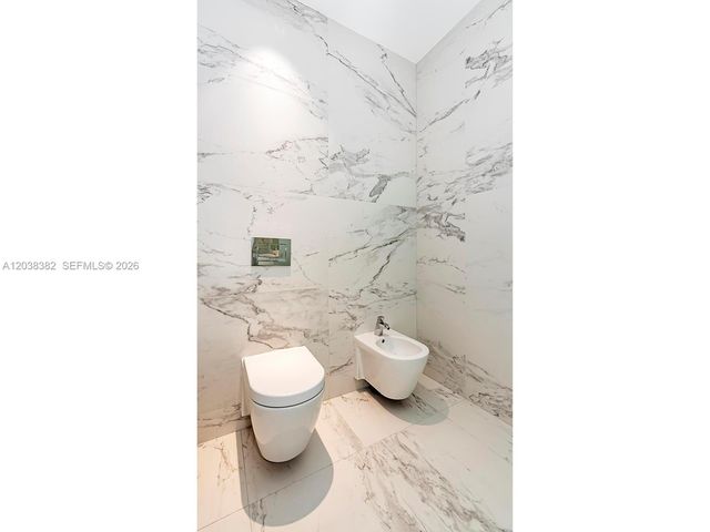 1000 Biscayne Blvd 2002, Miami, FL 33132