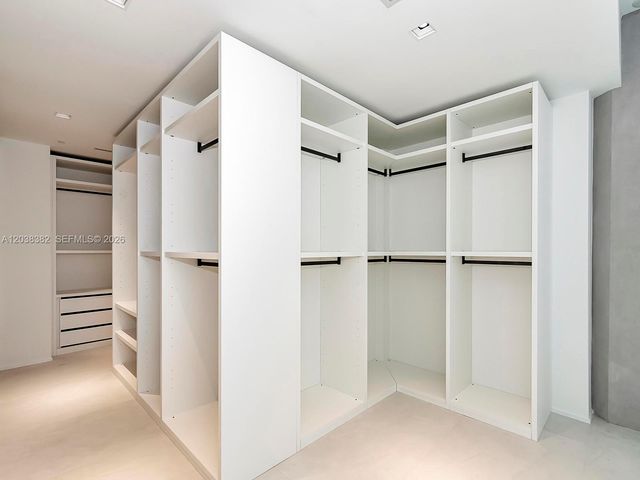 1000 Biscayne Blvd 2002, Miami, FL 33132