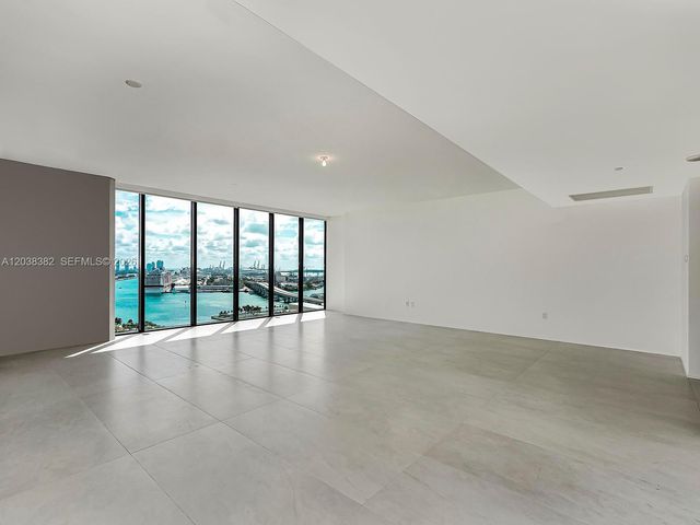 1000 Biscayne Blvd 2002, Miami, FL 33132