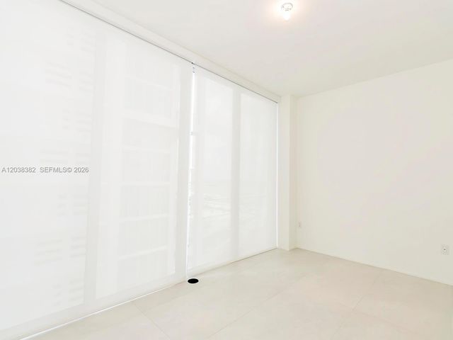 1000 Biscayne Blvd 2002, Miami, FL 33132