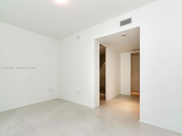 1000 Biscayne Blvd 2002, Miami, FL 33132