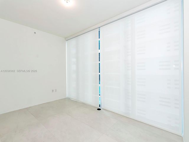 1000 Biscayne Blvd 2002, Miami, FL 33132
