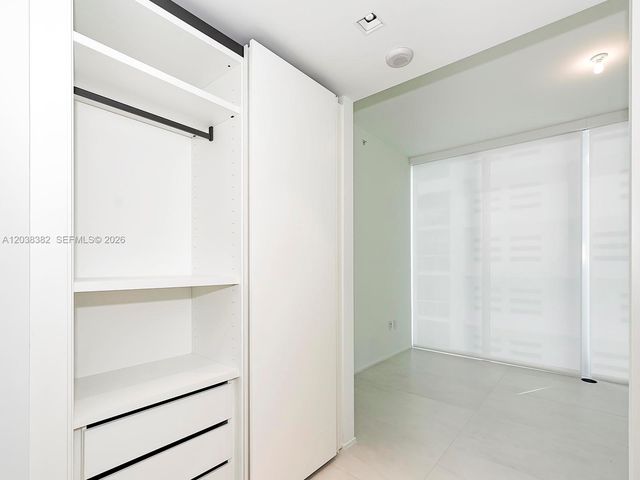 1000 Biscayne Blvd 2002, Miami, FL 33132