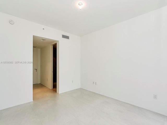 1000 Biscayne Blvd 2002, Miami, FL 33132