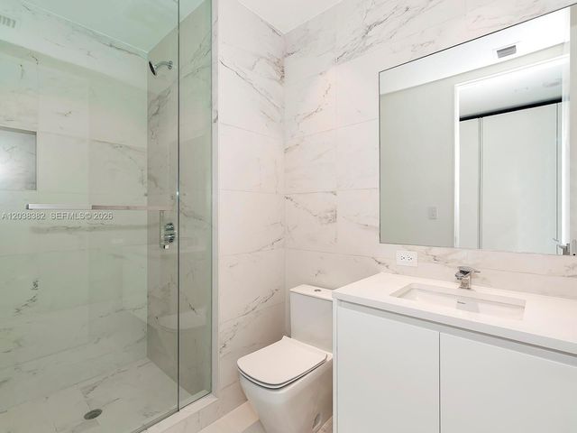 1000 Biscayne Blvd 2002, Miami, FL 33132