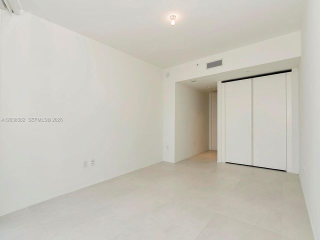 1000 Biscayne Blvd 2002, Miami, FL 33132