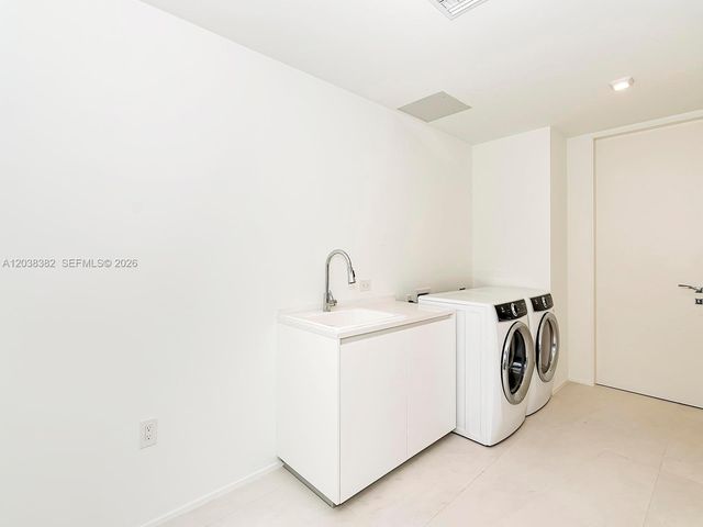 1000 Biscayne Blvd 2002, Miami, FL 33132