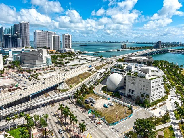 1000 Biscayne Blvd 2002, Miami, FL 33132